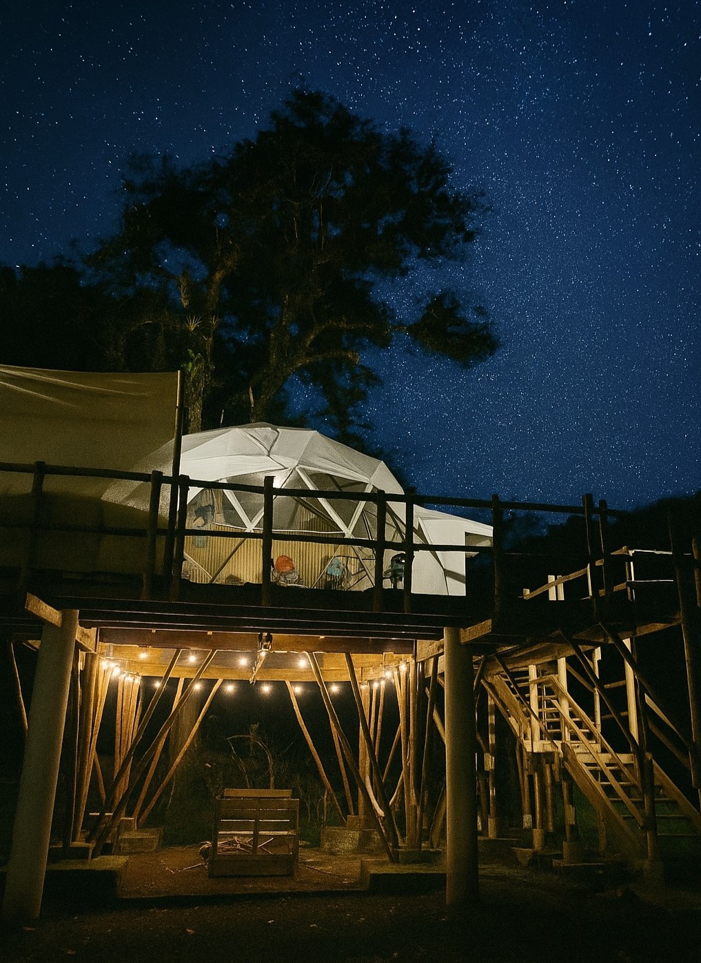 Domo iluminado de noche